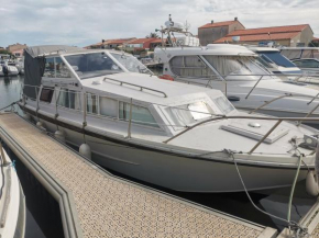 Petit yacht